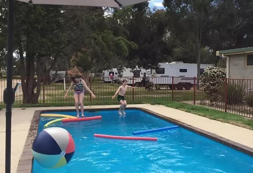 Hotelli Acacia Caravan Park & Holiday Units