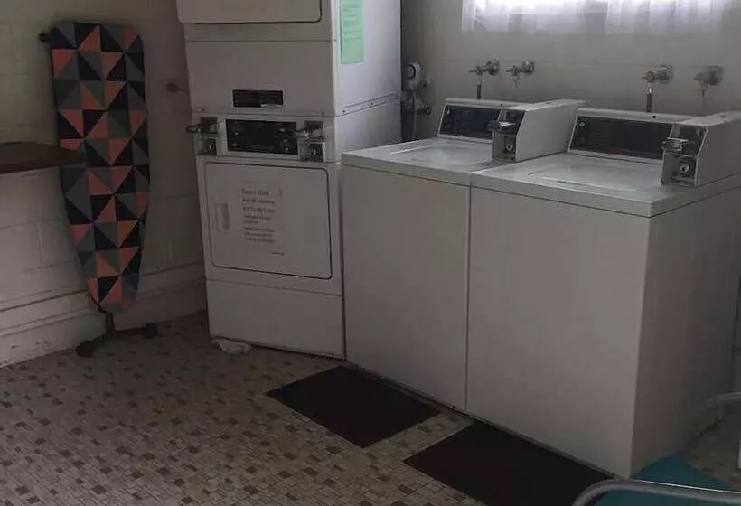 Hotelli Acacia Caravan Park & Holiday Units