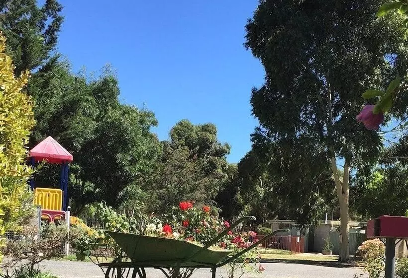 Hotelli Acacia Caravan Park & Holiday Units