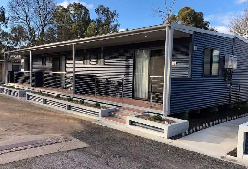 Hotelli Acacia Caravan Park & Holiday Units