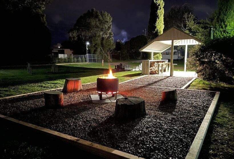 ホテル Acacia Caravan Park & Holiday Units