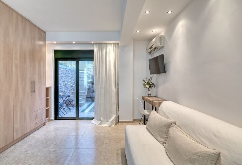 Luxurious Villa Solaris Next To The Beach