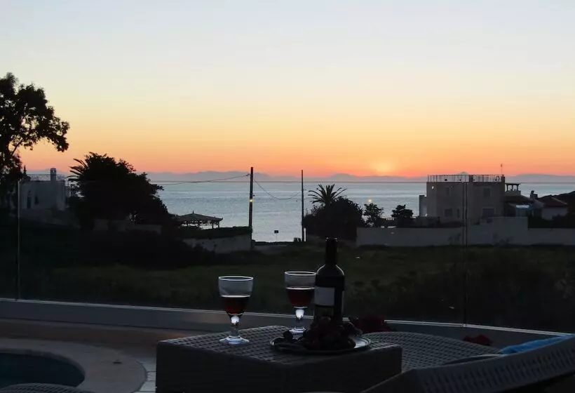 Luxurious Villa Solaris Next To The Beach