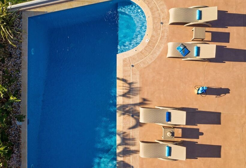 Luxurious Villa Solaris Next To The Beach