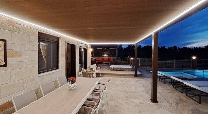 Aracelia Villas With Private Pool