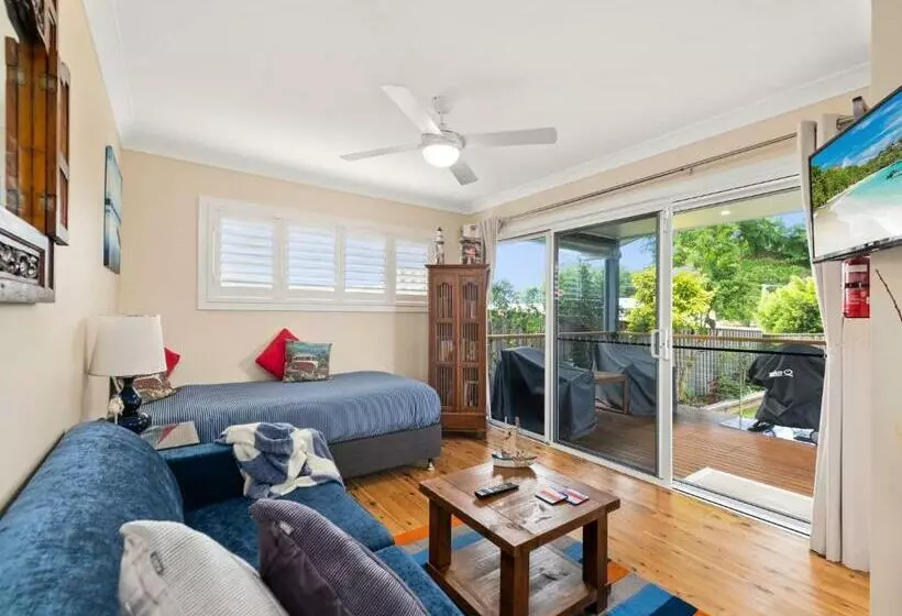 Jacaranda Cottage 5a Nelson Street