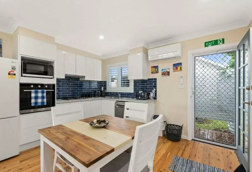 Jacaranda Cottage 5a Nelson Street