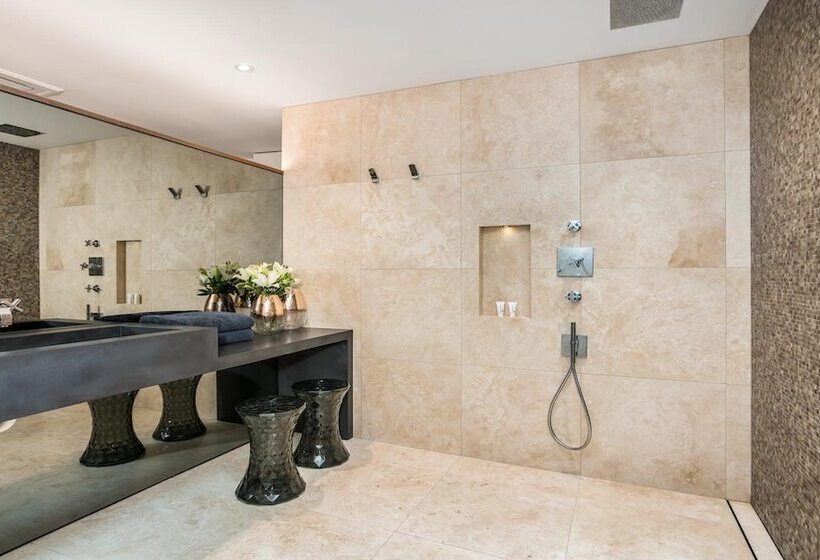 Your Luxury Escape   Onecoral