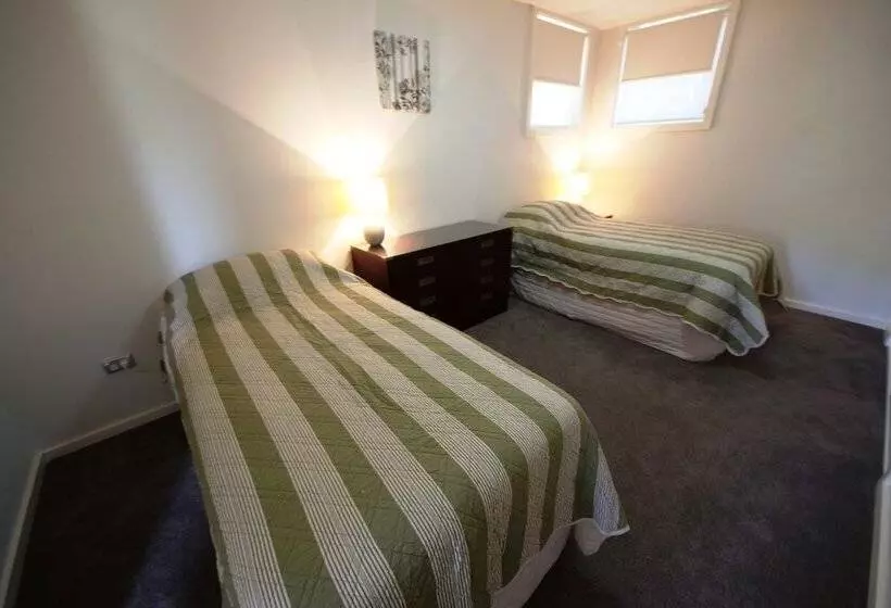 Geckos At South West Rocks   29 Marlin Drive