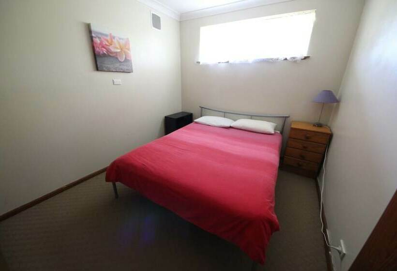 Stouty S At Hat Head No Sheets Or Towels Provided