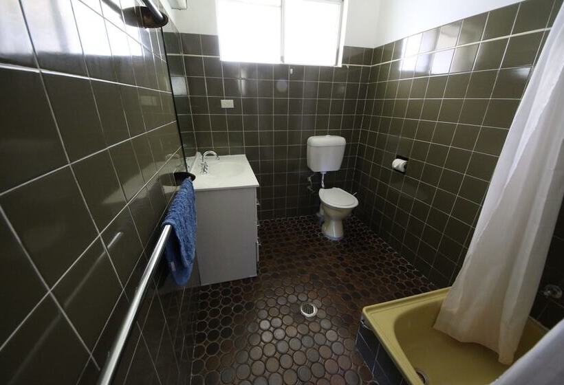 Stouty S At Hat Head No Sheets Or Towels Provided