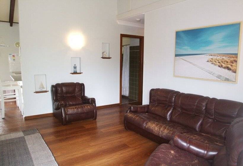 Stouty S At Hat Head No Sheets Or Towels Provided