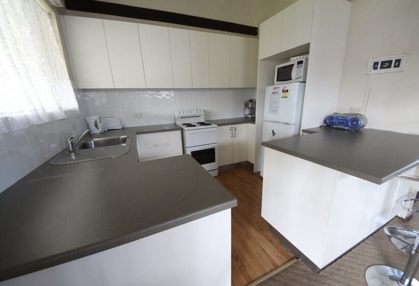 Stouty S At Hat Head No Sheets Or Towels Provided