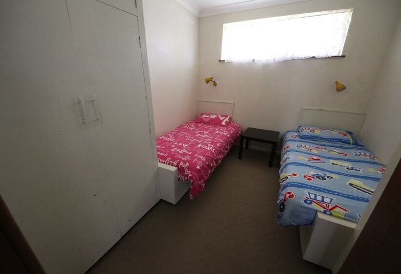 Stouty S At Hat Head No Sheets Or Towels Provided