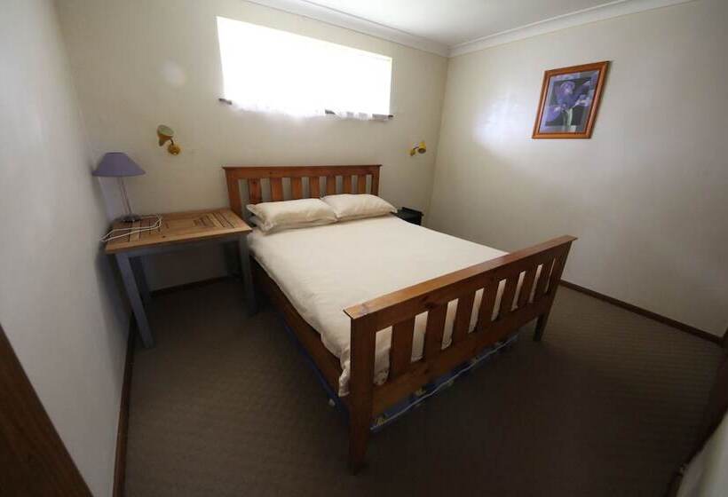 Stouty S At Hat Head No Sheets Or Towels Provided