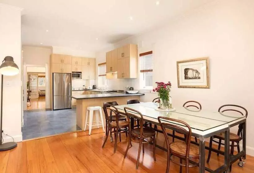 Wonderful Family Home H406