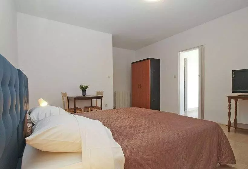 Apartments Grace 718