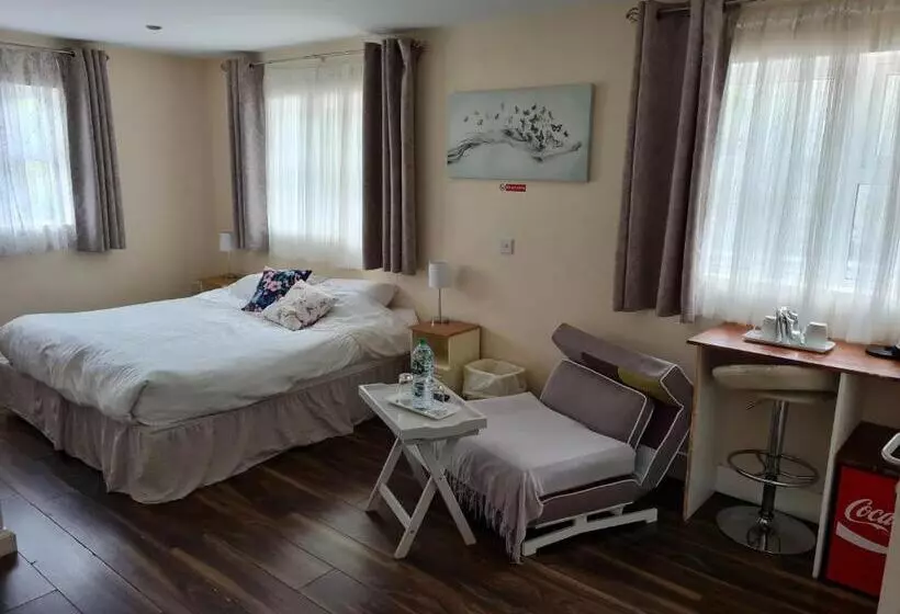 Majatalo Ridge Rock Accommodation