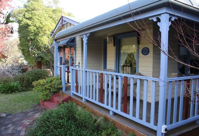 Ambrose Cottage Front Apt