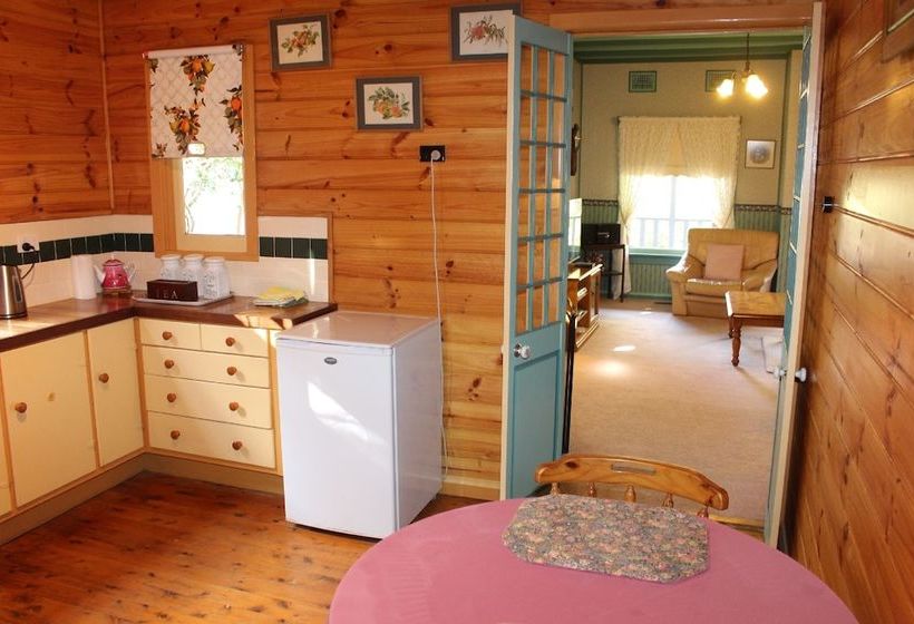 Ambrose Cottage Front Apt