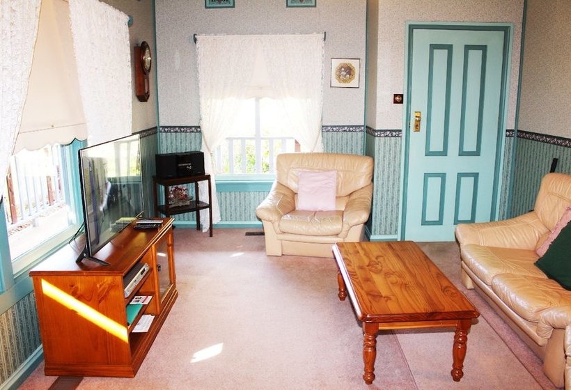 Ambrose Cottage Front Apt