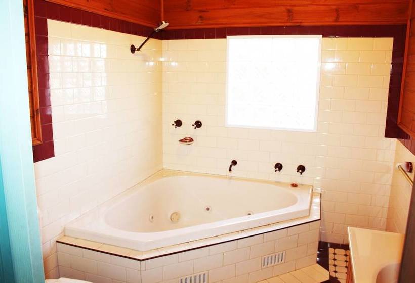 Ambrose Cottage Front Apt