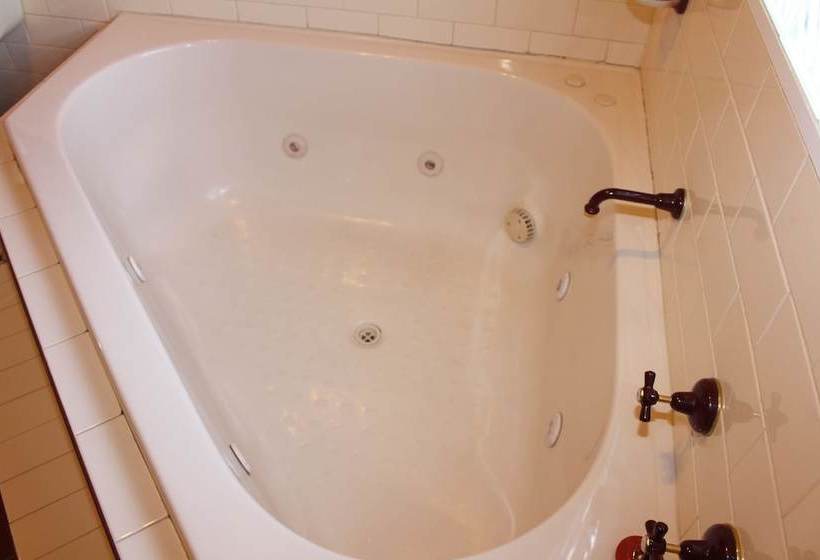 Ambrose Cottage Front Apt