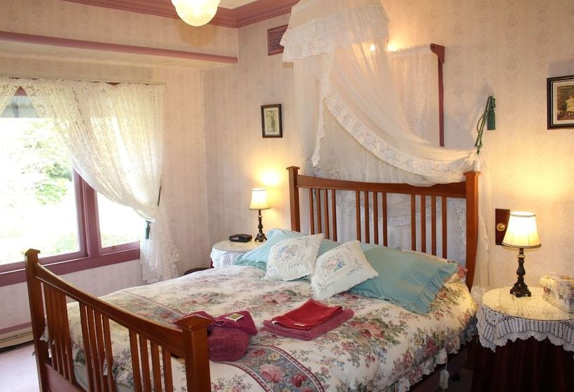 Ambrose Cottage Front Apt