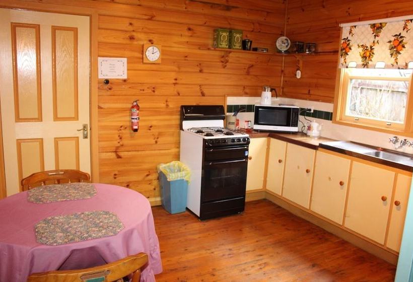 Ambrose Cottage Front Apt