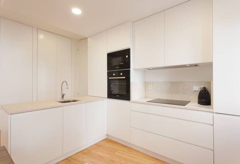 Mouraria Blue Three Bedroom Apartment W/ Parking By Lu Holidays