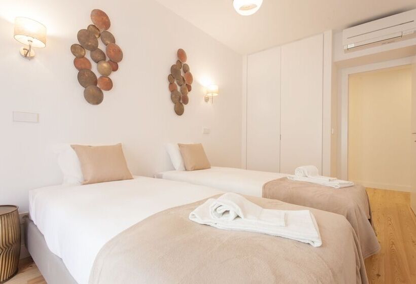 Mouraria Blue Three Bedroom Apartment W/ Parking By Lu Holidays