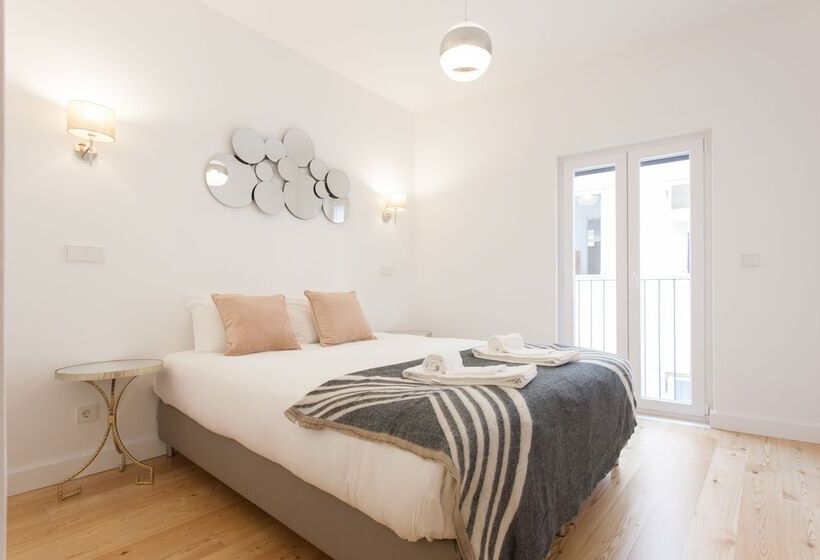 Mouraria Blue Three Bedroom Apartment W/ Parking By Lu Holidays