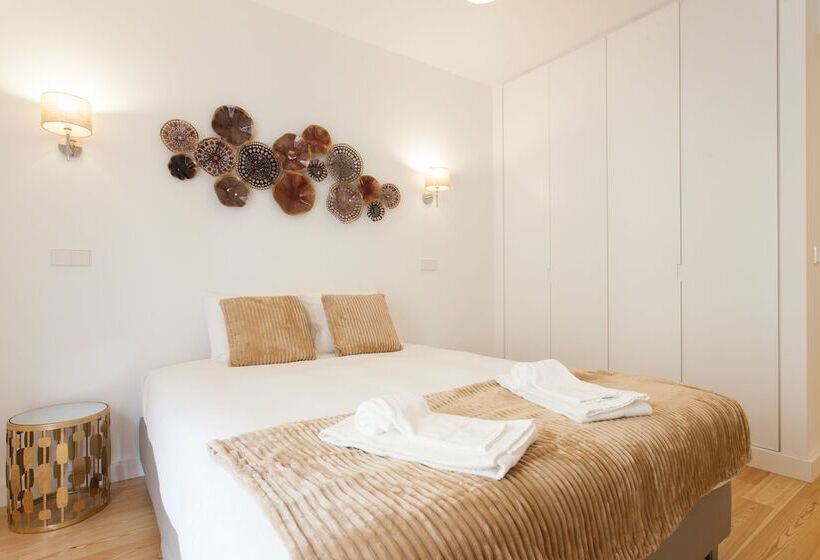 Mouraria Blue Three Bedroom Apartment W/ Parking By Lu Holidays