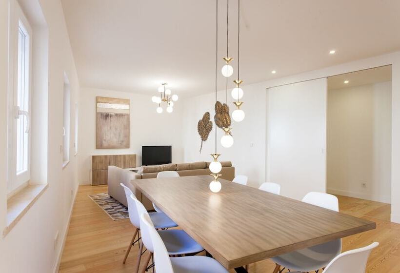 Mouraria Blue Three Bedroom Apartment W/ Parking By Lu Holidays