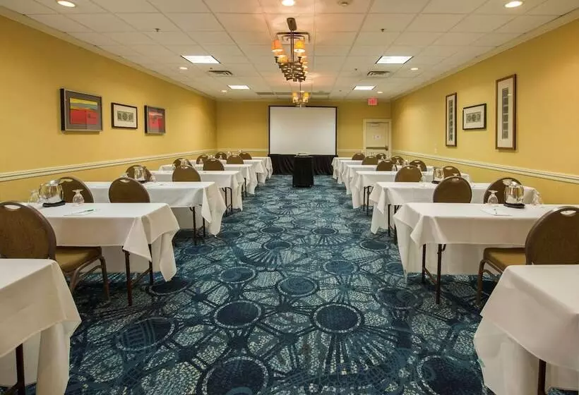 فندق Best Western Plus Strongsville Cleveland