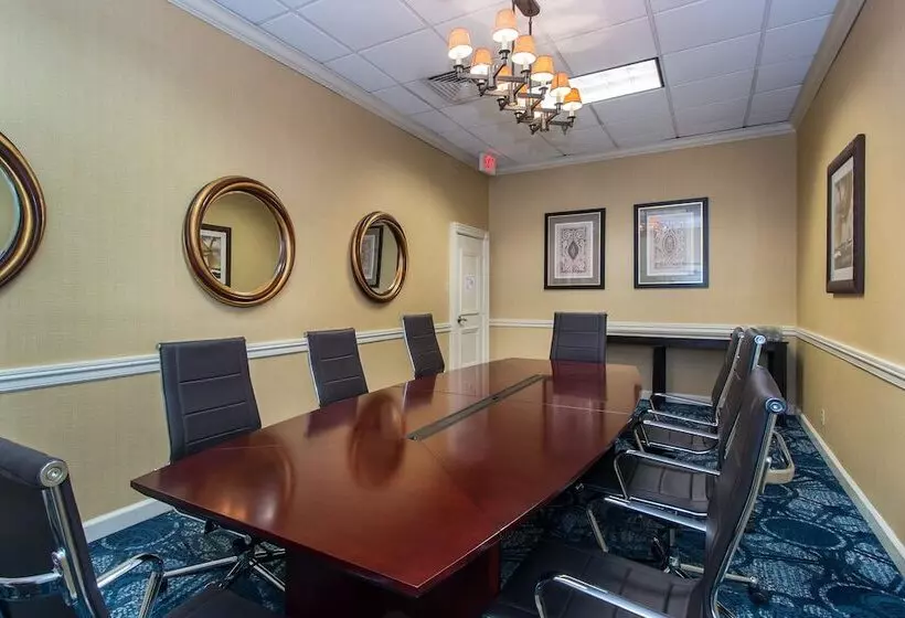 فندق Best Western Plus Strongsville Cleveland