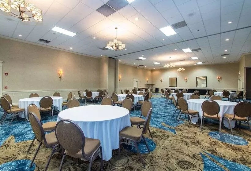 فندق Best Western Plus Strongsville Cleveland