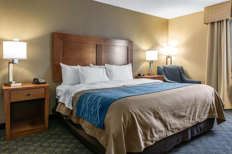 Отель Comfort Inn & Suites Napoleon