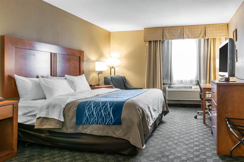 Отель Comfort Inn & Suites Napoleon