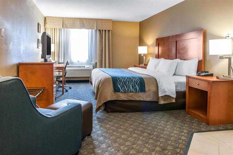 Отель Comfort Inn & Suites Napoleon