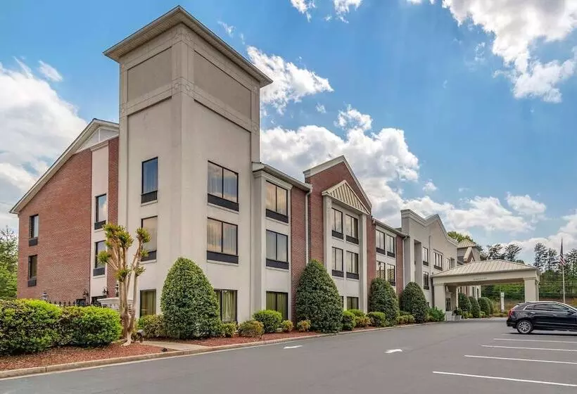 Отель Comfort Inn & Suites Dahlonega University Area