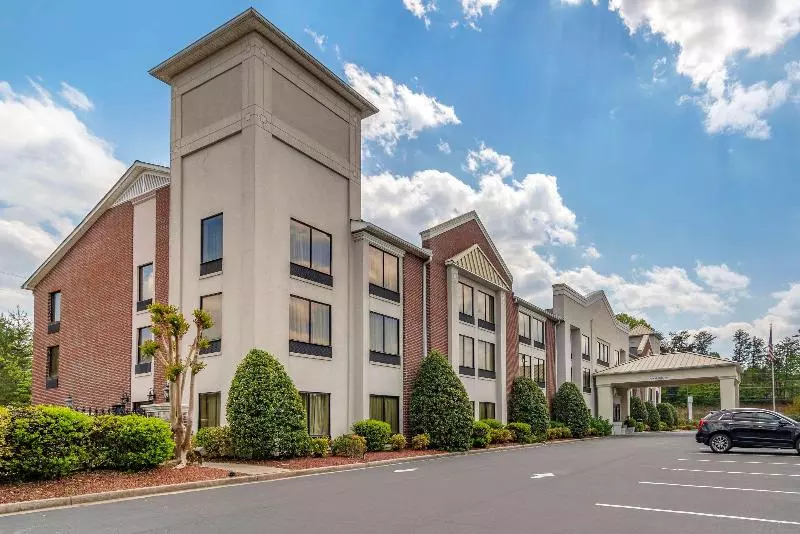 Отель Comfort Inn & Suites Dahlonega University Area