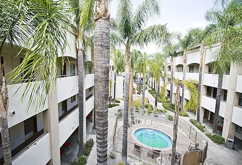 Отель D Lins Ontario Airport