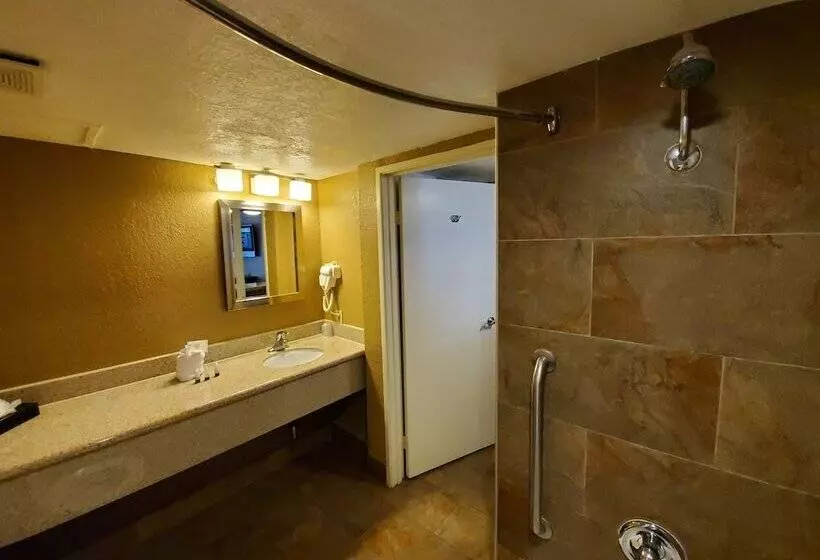 Отель D Lins Ontario Airport