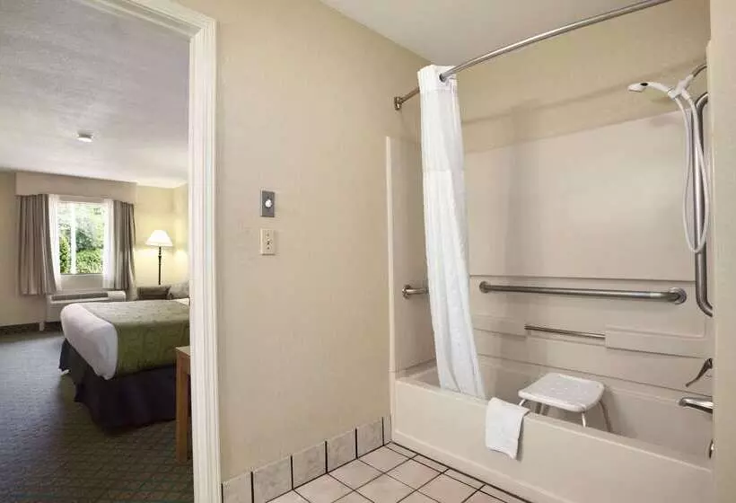 בית מלון כפרי Days Inn & Suites By Wyndham Stuttgart