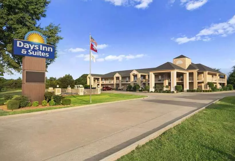 בית מלון כפרי Days Inn & Suites By Wyndham Stuttgart