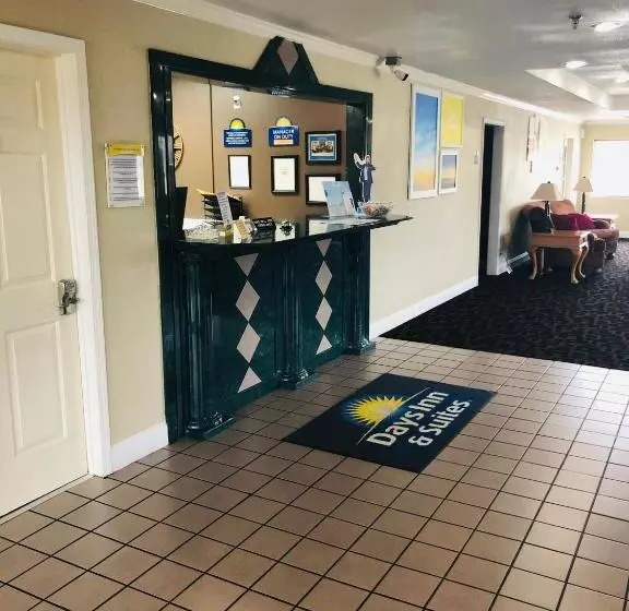 בית מלון כפרי Days Inn & Suites By Wyndham Stuttgart