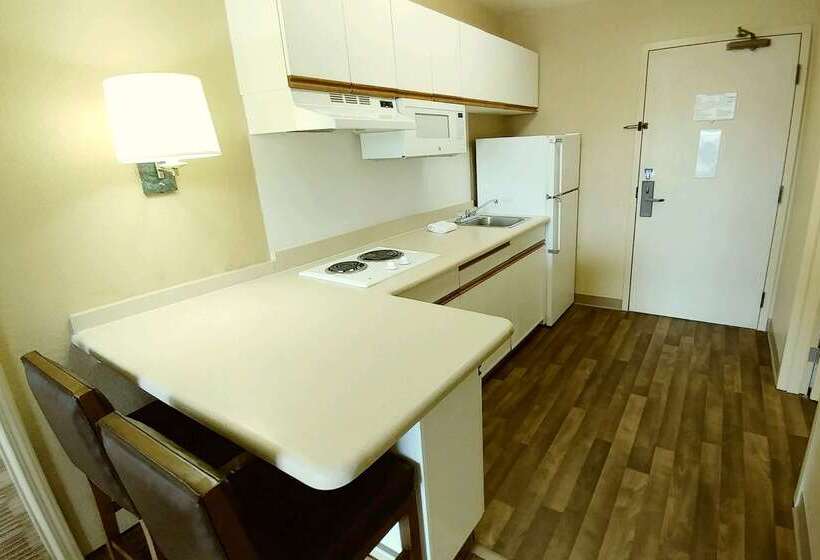 בית מלון כפרי Extended Stay America Suites Kansas City Overland Park Nall Ave