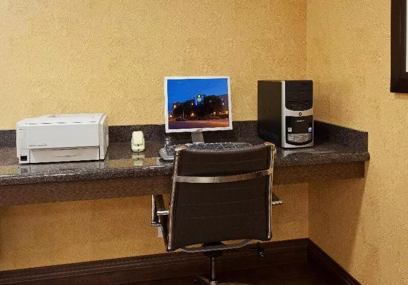 Holiday Inn Express Hotel & Suites Belmont, An Ihg