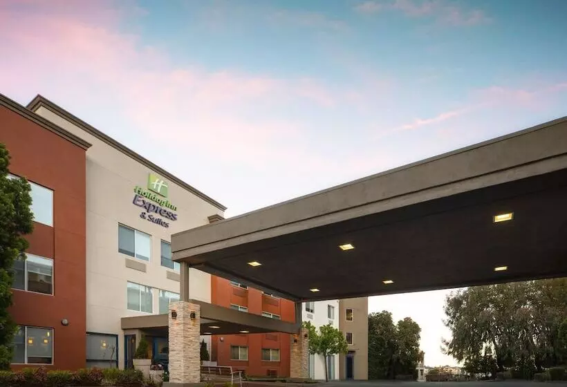 Holiday Inn Express Hotel & Suites Belmont, An Ihg